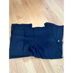 Lululemon size 4 Black Cropped Yoga Pants High-Waisted Design Womens thumbnail 4