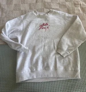 White‎ Fox Boutique Spicy Gal Crewneck Sweatshirt M/L thumbnail 1