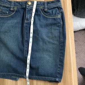 DKNY Jeans skirt. MIDI size 6 thumbnail 5