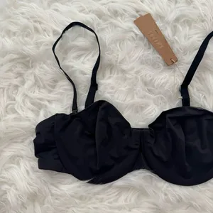 Skims Smoothing Intimates Strapless Bra Onyx Size 36B thumbnail 3