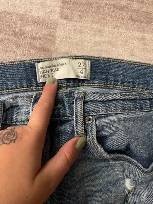 Abercrombie and Fitch high rise shorts thumbnail 8