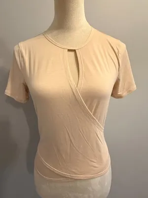 NEW Lululemon women's size 6 cream short sleeve top thumbnail 1