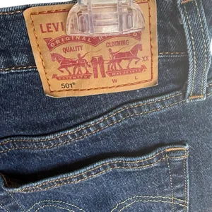 Levi's 501® Original‎ High Rise Denim Dark Wash Shorts Sz 32 thumbnail 8