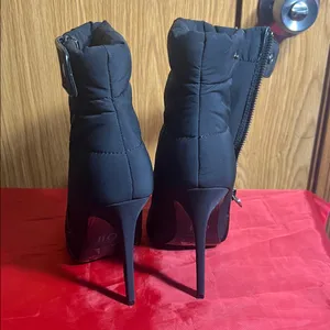 Jennifer Lopez Black Quilted Heeled Boots thumbnail 2