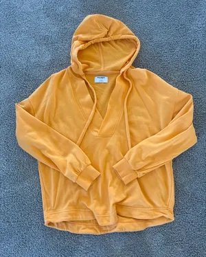 Old navy sweatshirt  thumbnail 1