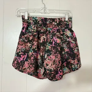 Lululemon Track That 5” Shorts Stencil Blossom Print Size 4 thumbnail 3