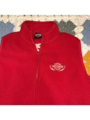 Harley-Davidson $80 Woman's Medium Embroidered Red Fleece Zip Front Vest thumbnail 2