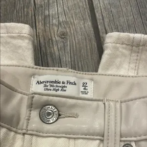 Abercrombie and Fitch the 90s straight ultra high-rise white denim jeans thumbnail 3