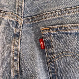 Levis 501 S High Rise Skinny Jeans Light Wash Raw Hem‎ Button Fly Denim 31x28 thumbnail 8