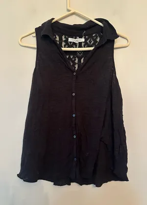 Womens Aeropostale collared lace button up black tank Medium thumbnail 1