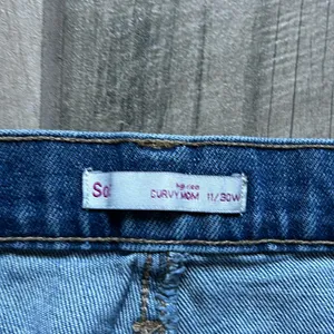 So curvy mom jeans thumbnail 3