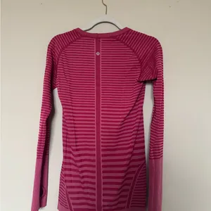 Lululemon swiftly tech long sleeve thumbnail 4