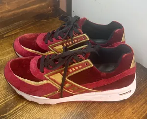 Brooks burgundy sneakers size 9.5 thumbnail 1