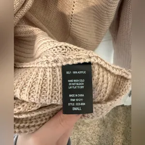 H&M Women’s Sweater thumbnail 3