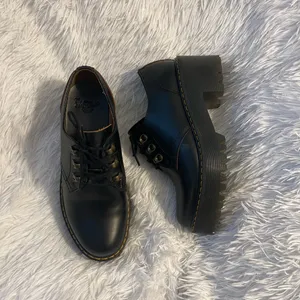 Dr. Martens Womens Leona Lo black vintage smooth heeled shoes thumbnail 4