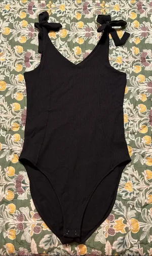 Old Navy Black Ribbed V-Neck Tie-Shoulder Bodysuit thumbnail 1