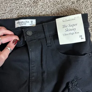 Abercrombie Ultra High Rise Super Skinny jeans Black thumbnail 4