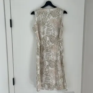 Columbia PFG Sundress Medium Tan Floral Tropical Leaf Cotton V-Neck Midi Dress thumbnail 2