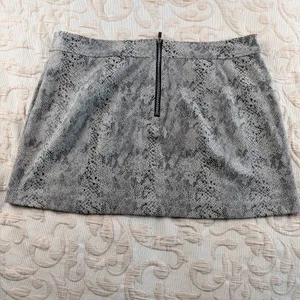 Bar III Womens XL Grey Snakeskin Faux Suede Studded Mini‎ Skirt Exposed Zip thumbnail 2