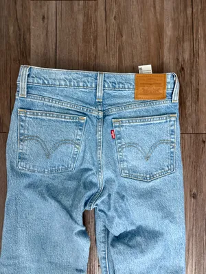 Levi’s Wedgie Light Wash Button Fly Straight Leg Jeans Size 25 EUC thumbnail 7