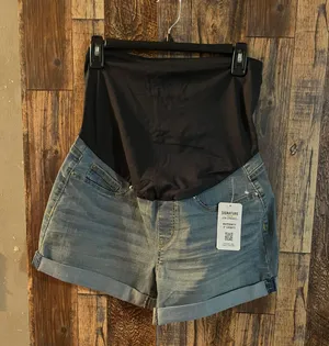 Signature Collection NWT By Levi Strauss & Co. Maternity Mid-Rise Shortie Shorts medium (112) thumbnail 1
