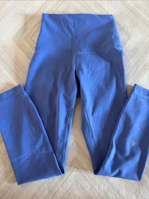 Lululemon Women’s Size 0 Vibrant Blue Purple Leggings 22” Inseam thumbnail 2