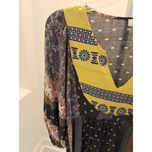 Umgee USA Women’s Boho V-neck size M Blue and Yellow Multicolor Blouse thumbnail 4