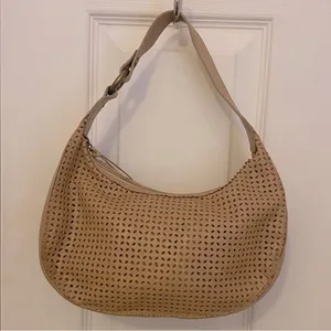 Like New!! Naturalizer Perforated Hand Bag in Camel thumbnail 5
