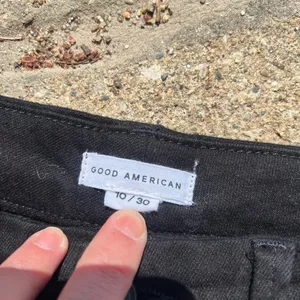 Good American Black Straight Pants thumbnail 2