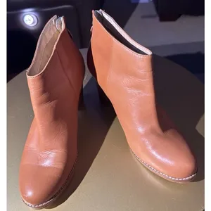 LANDS' END Woman’s Rowe Back-Zip High Heel Leather Booties size 10B thumbnail 1