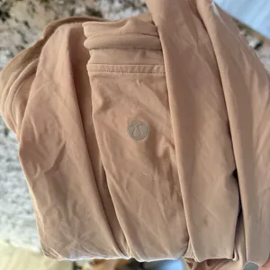 Lululemon Cropped Long Sleeve Mesh Hem Top Blush Pink Size 8 thumbnail 4