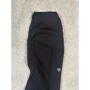lululemon black leggings Size 8 ruched 25in Pockets thumbnail 7