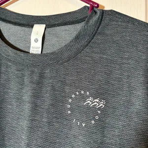 Lululemon Mile Maker Run Crew Graphic Mesh Short-Sleeve Shirt. NWT Size Large. thumbnail 3