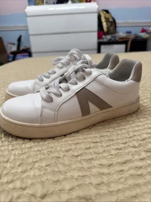 Share Women’s Mia Italia Low Top Sneaker Shoes Sz 8M White & Cream thumbnail 6