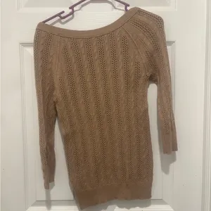 American Eagle Wool Blend Knit Sweater Tan Size XS. 3 button detail on sleeve. thumbnail 6