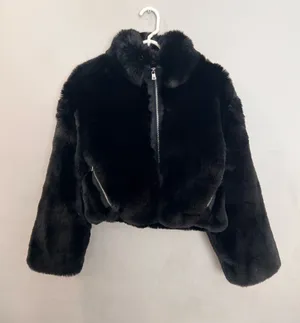 NWOT Alo Yoga Faux Fur Cropped Zippered Jacket W / Pockets Size Small thumbnail 1