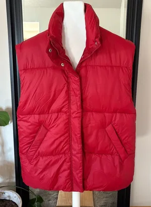 ABERCROMBIE & FITCH Red Puffer Vest thumbnail 1