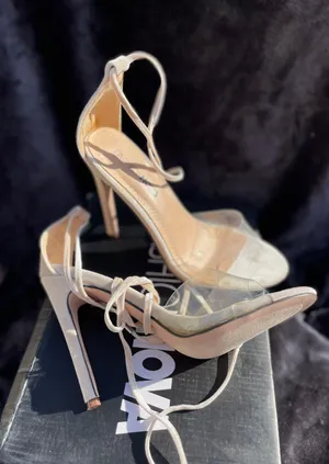 Nude/velvet Heel Tan Size 7 thumbnail 1