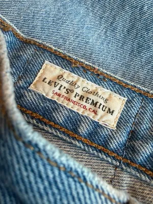 Levi's 501 Light Wash Jeans Straight Leg Distressed Classic Size 28 x 32 Women's thumbnail 13