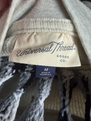Universal Threads Light cream mock neck women’s sweater thumbnail 2