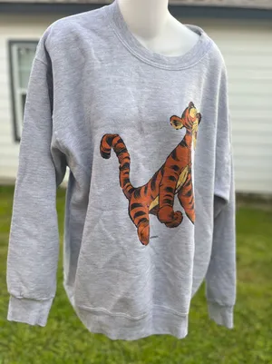 Disney s tigger Crewneck thumbnail 2