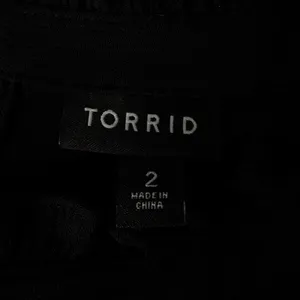 Torrid SZ 2 (2X-Large) Tunic Top Embroidered Ruffled Neck Long Balloon Sleeves thumbnail 11