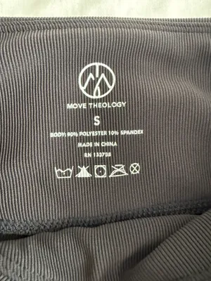 Move theology ribbed biker short with ribbed low cut back bra thumbnail 3