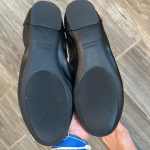 Amazon essentials women’s black ballet flats dress shoes casual size 7 EUC thumbnail 3