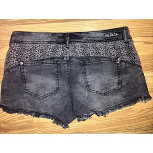 L.E.I Ashley Low Rise Cut-Off Denim Short Women's Junior Size 11 Black‎ Raw Hem thumbnail 2
