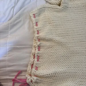 Beginning Boutique cute pink and white sweater with adjustable pink ties thumbnail 5