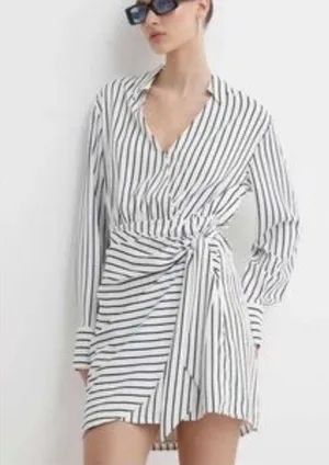 Abercrombie & Fitch White and Black Striped Wrap Mini Dress Size MT thumbnail 1