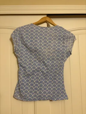 Lilly Pulitzer Shell Print T Shirt Small Short Sleeve Ruched Front Cotton Blend thumbnail 3