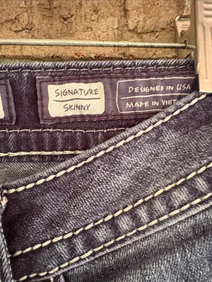 Miss Me Indigo Washed Skinny Jeans with Distressed Accents thumbnail 3