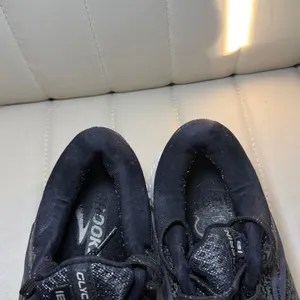 Brooks Women's Black and Purple Trainers thumbnail 13